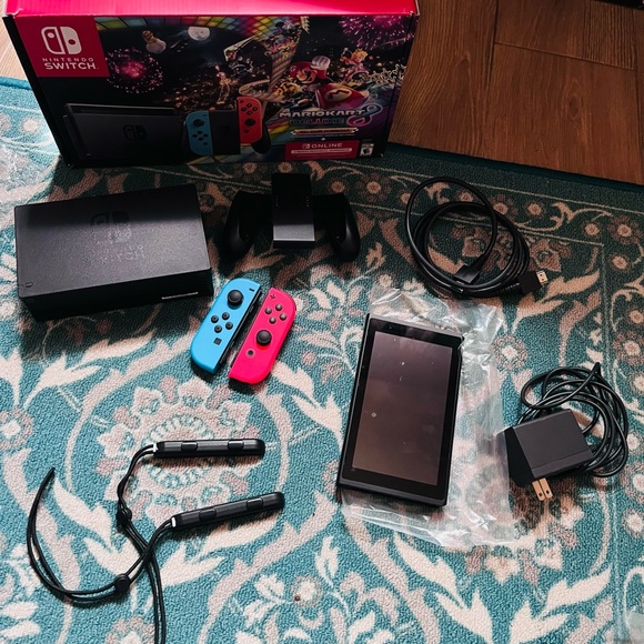 Nintendo Switch with Mario Cart Deluxe game Everything in pictures included - Picture 5 of 5